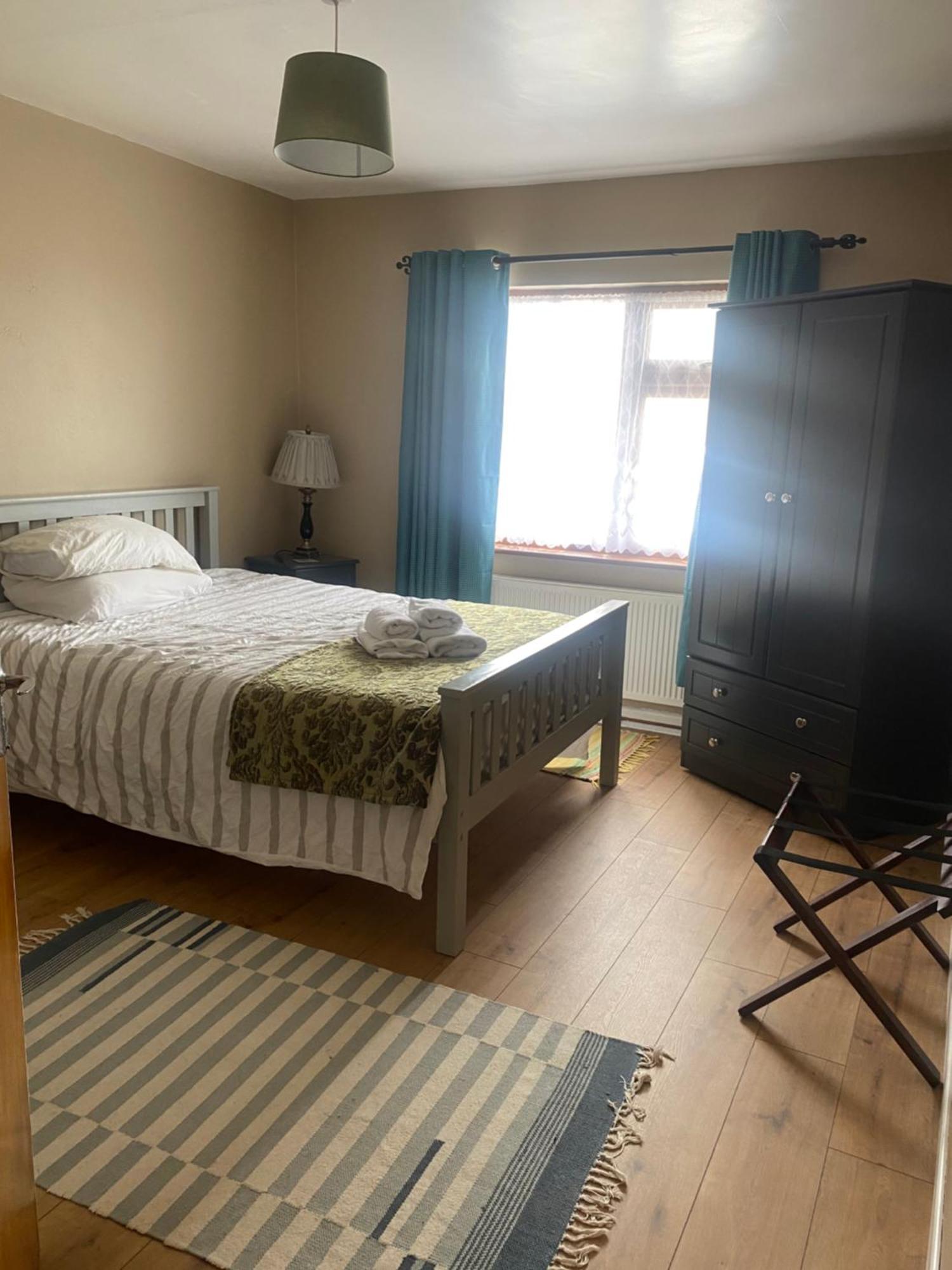 Bluebell Apartment Sleeps 7 Only Let As Whole Apartment Blennerville Exterior photo