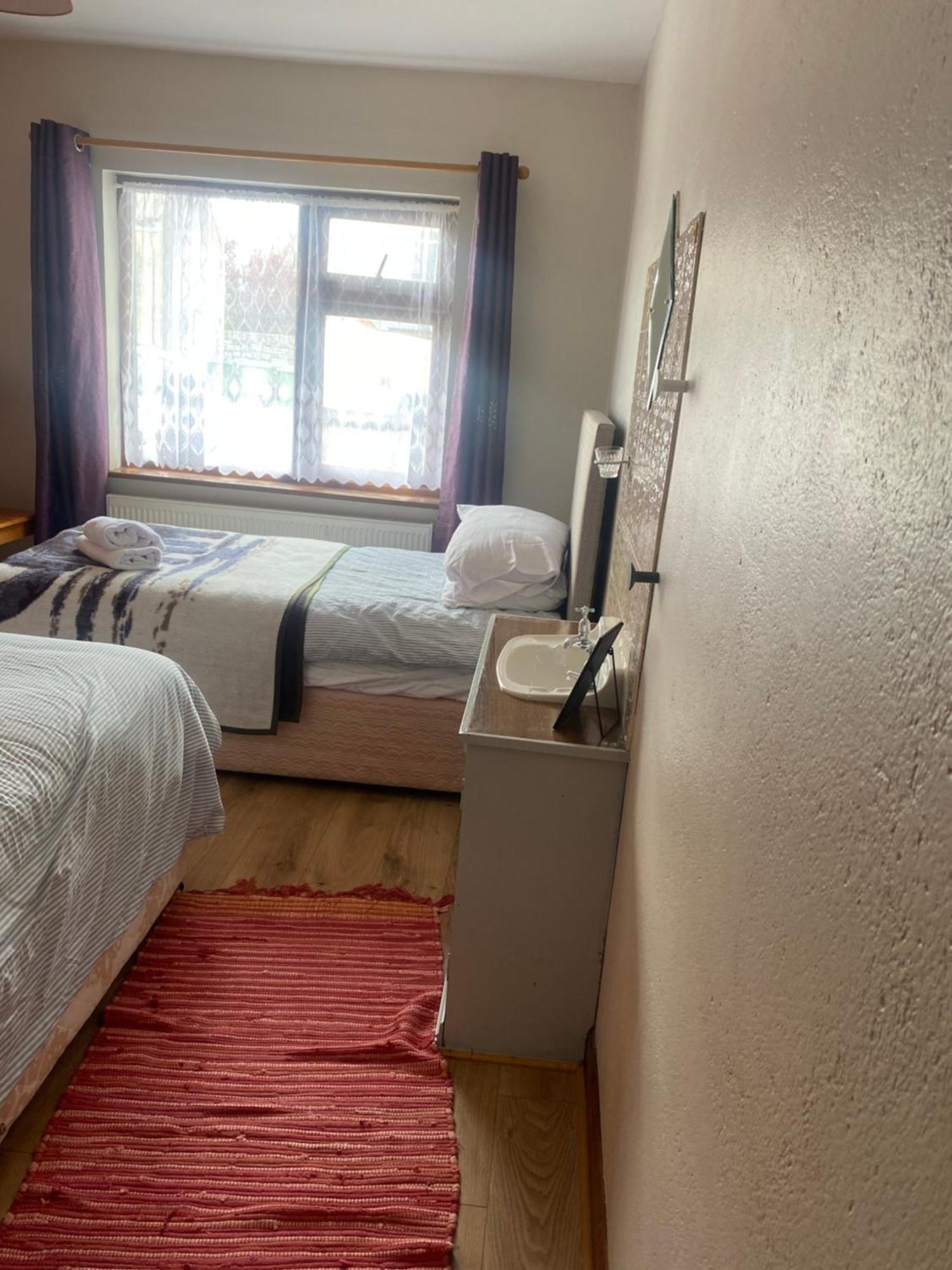 Bluebell Apartment Sleeps 7 Only Let As Whole Apartment Blennerville Exterior photo