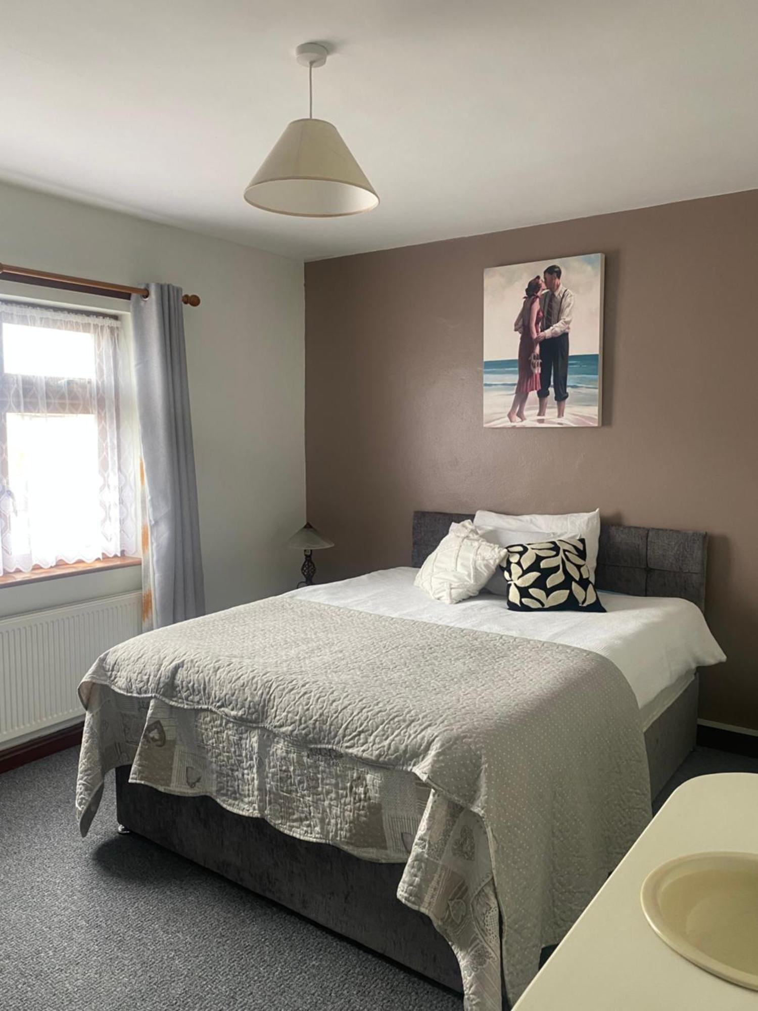 Bluebell Apartment Sleeps 7 Only Let As Whole Apartment Blennerville Exterior photo